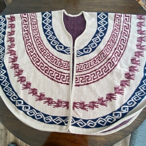 𝅺SOFT cape shawl poncho with elephant design - Picture 4 of 7